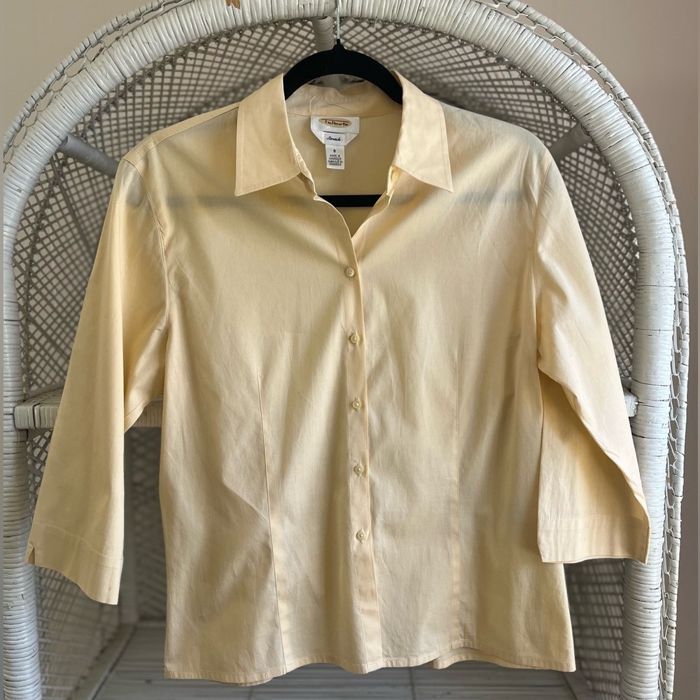Talbots “Stretch” Cotton Collared button down pale yellow size small 3/4 sleeve
